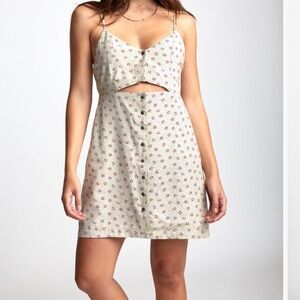 NWT RVCA Off-White Cutout Button Front Riley Size M